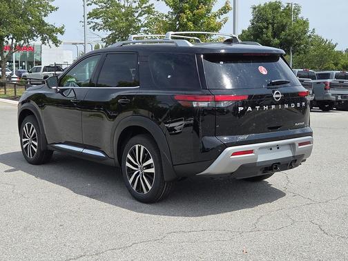 2025 Nissan Pathfinder Platinum FWD