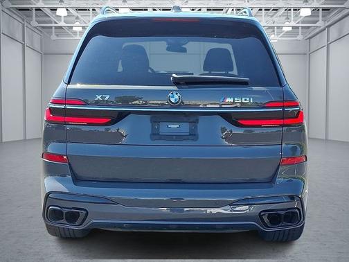 2023 BMW X7 M60i