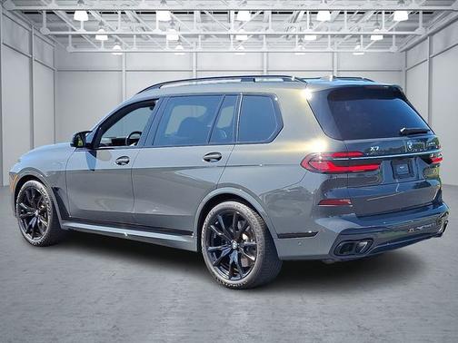 2023 BMW X7 M60i