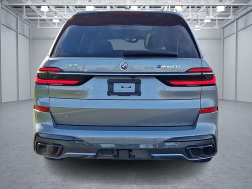 2023 BMW X7 M60i