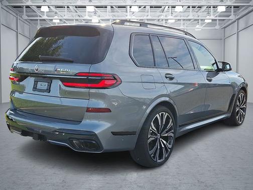 2023 BMW X7 M60i