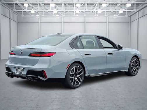 2025 BMW 760 760i xDrive