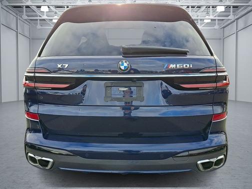 2023 BMW X7 M60i