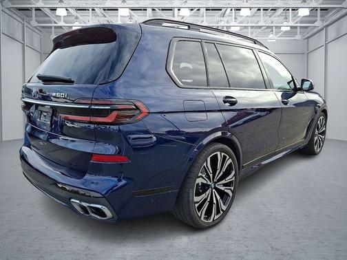 2023 BMW X7 M60i
