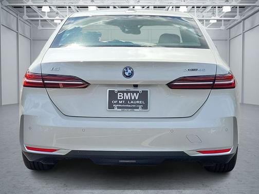 2025 BMW i5 xDrive40