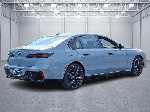 2025 BMW i7 xDrive60