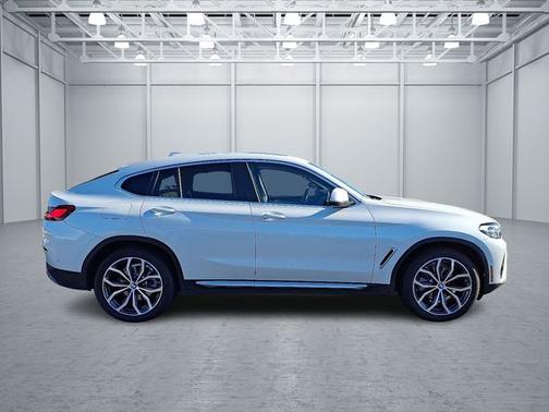 2022 BMW X4 xDrive30i