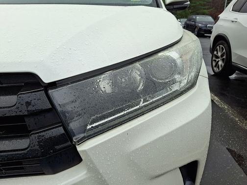 2017 Toyota Highlander SE