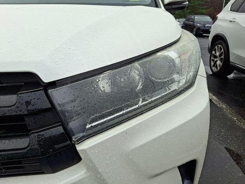 2017 Toyota Highlander SE