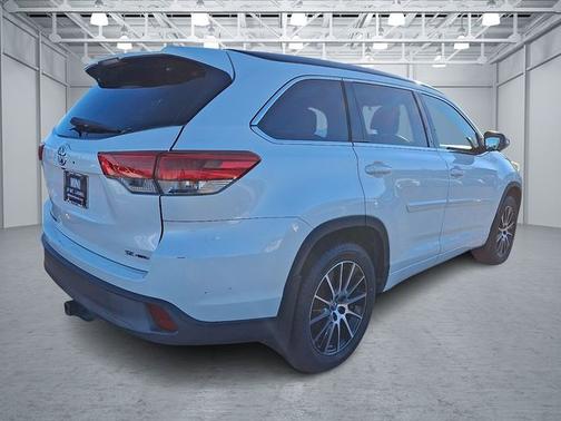 2017 Toyota Highlander SE