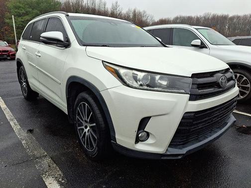 2017 Toyota Highlander SE