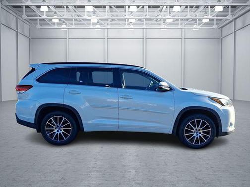 2017 Toyota Highlander SE