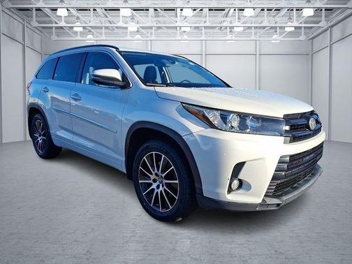 2017 Toyota Highlander SE