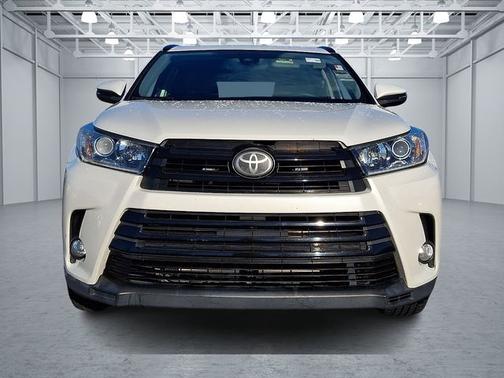 2017 Toyota Highlander SE