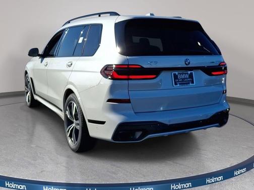 White Metallic 2026 BMW X7 xDrive40i