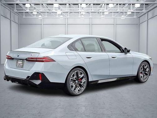 2025 BMW i5 M60