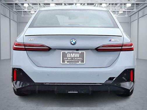 2025 BMW i5 M60