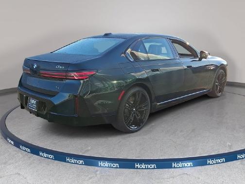 Vancouver Green Metallic 2027 BMW i7