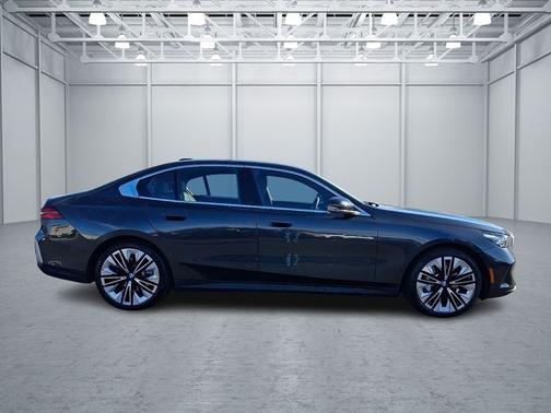 2025 BMW 530 530i xDrive