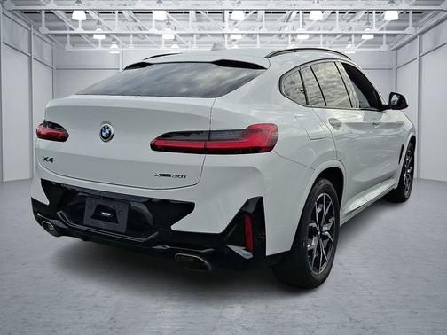 2023 BMW X4 xDrive30i