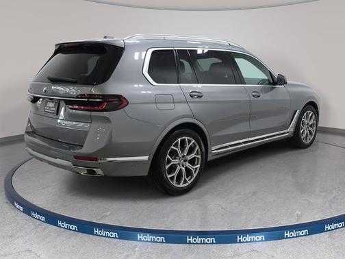 Gray Metallic 2025 BMW X7 xDrive40i