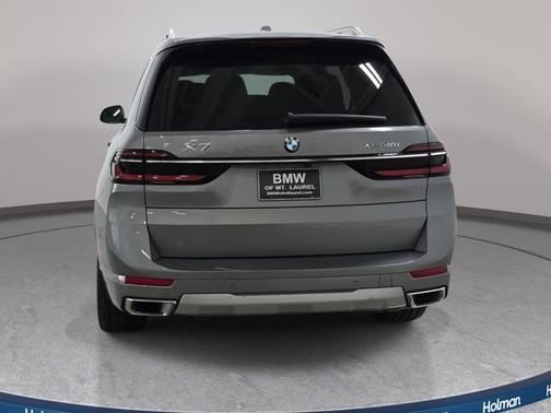 Gray Metallic 2025 BMW X7 xDrive40i
