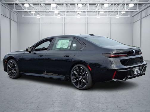 2025 BMW 750e 750e xDrive