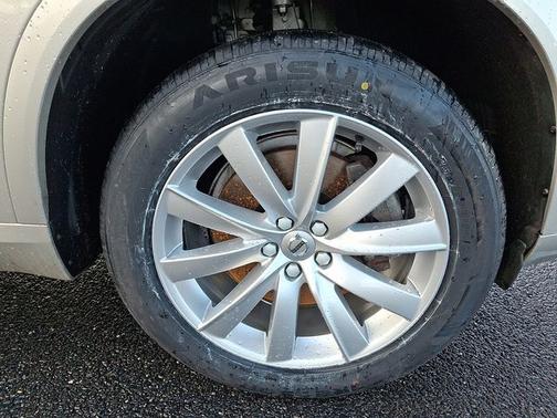 2017 Volvo XC90 T6 Momentum