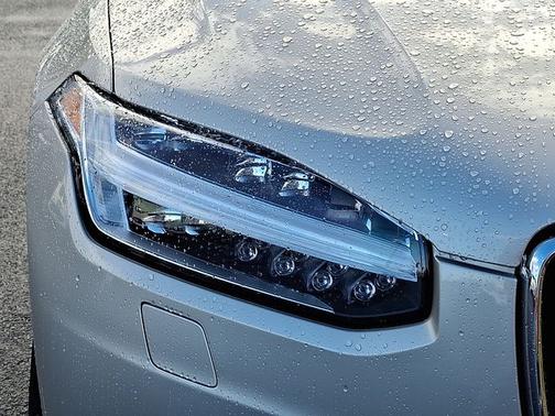 2017 Volvo XC90 T6 Momentum