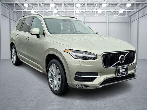 2017 Volvo XC90 T6 Momentum