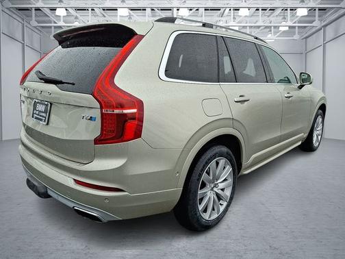 2017 Volvo XC90 T6 Momentum