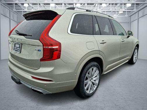 2017 Volvo XC90 T6 Momentum