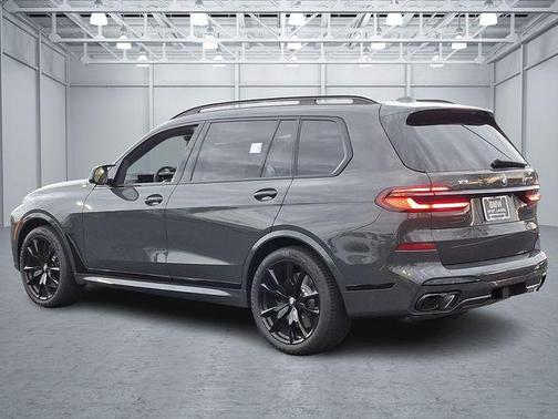 2025 BMW X7 M60i