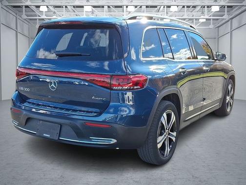 2023 Mercedes-Benz EQB 300 300
