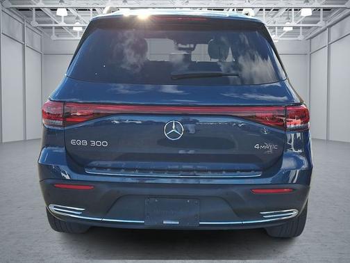 2023 Mercedes-Benz EQB 300 300