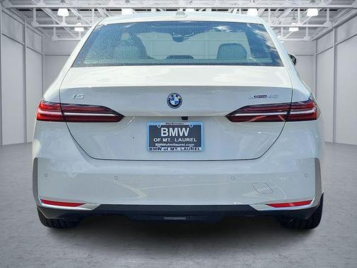 2025 BMW i5 xDrive40
