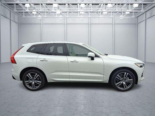 2021 Volvo XC60 T5 Momentum