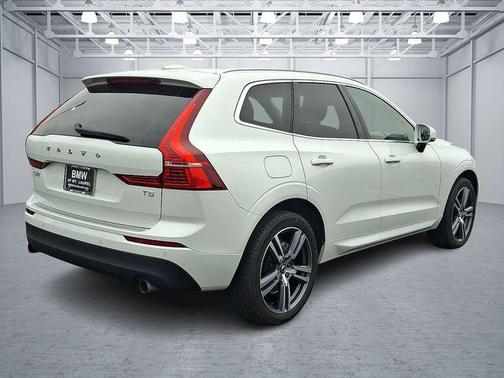 2021 Volvo XC60 T5 Momentum