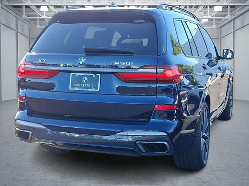2022 BMW X7 M50i