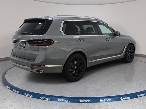 Skyscraper Grey Metallic 2026 BMW X7 xDrive40i