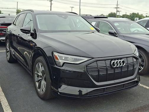 2021 Audi e-tron Premium Plus