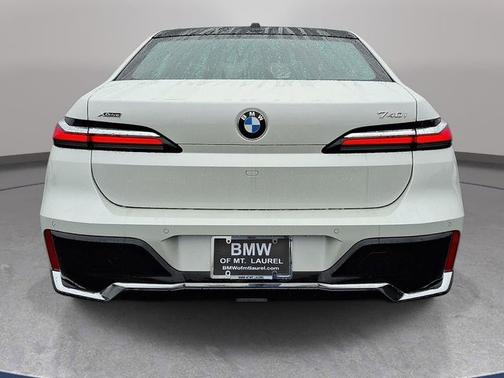 White Metallic 2026 BMW 740 740i xDrive