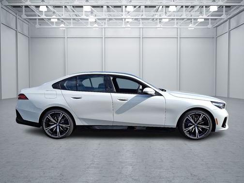 2026 BMW 550e 550e xDrive