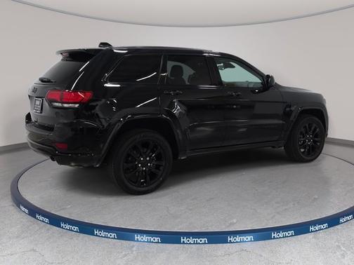 Diamond Black Crystal Pearlcoat 2021 Jeep Grand Cherokee Laredo