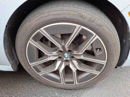 2025 BMW 740 740i xDrive