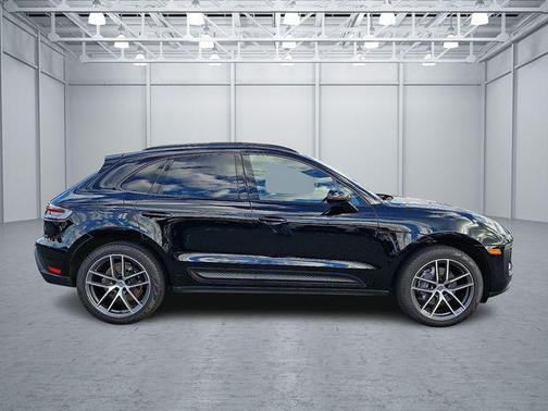 2022 Porsche Macan Base