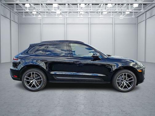 2022 Porsche Macan Base