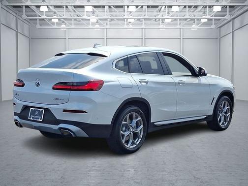 2025 BMW X4 xDrive30i