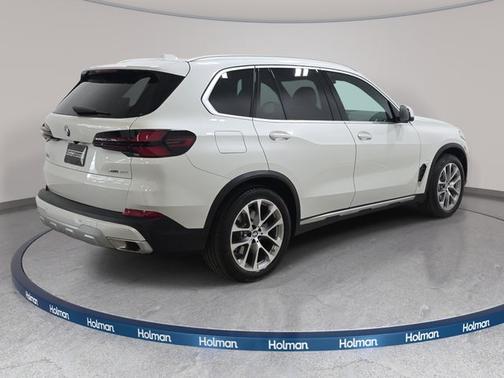White Metallic 2024 BMW X5 xDrive40i