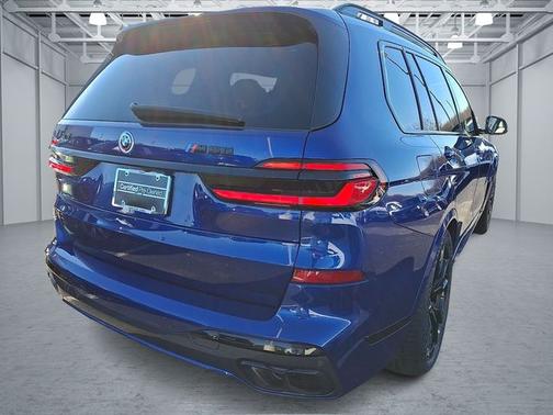 2023 BMW X7 M60i